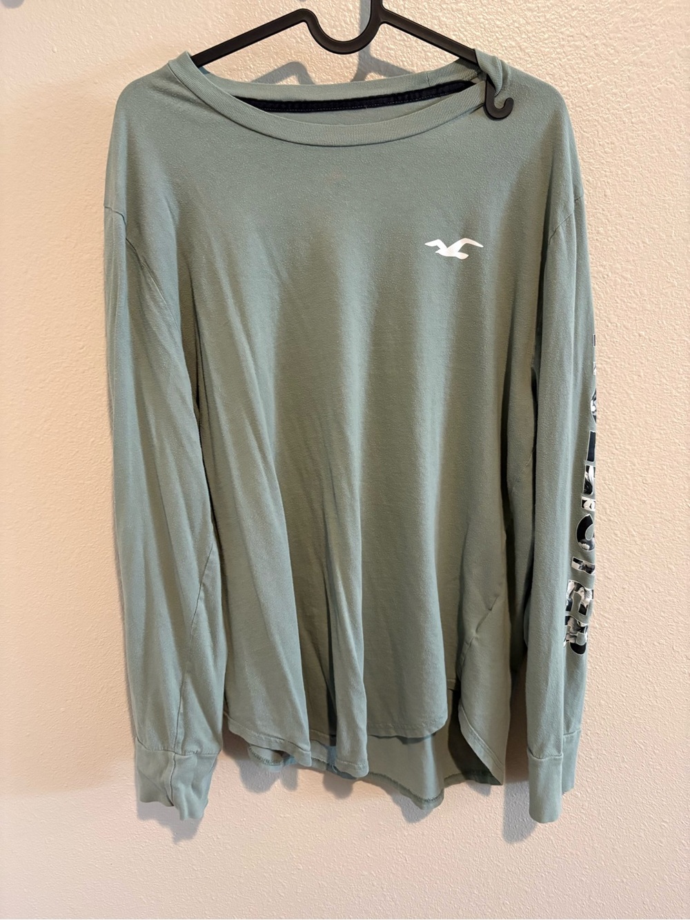 Hollister Men's Long-Sleeve Logo Tee in Sage